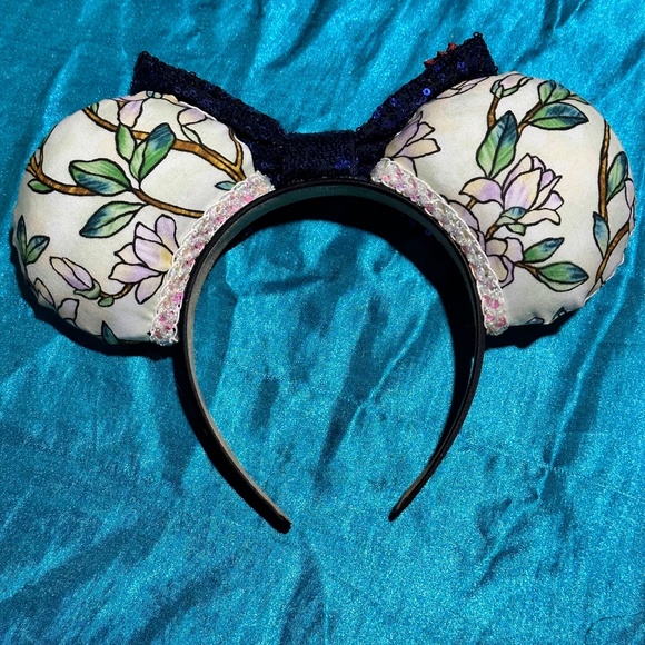 Disney Floral Mulan-inspired Minnie Ear Headband with Sequin Bow - Picture 3 of 3